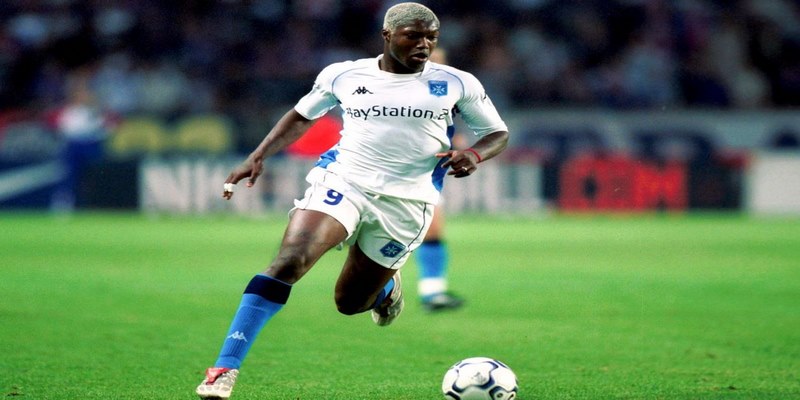 Djibril Cisse là chân sút nổi bật thi đấu tại Ligue 1